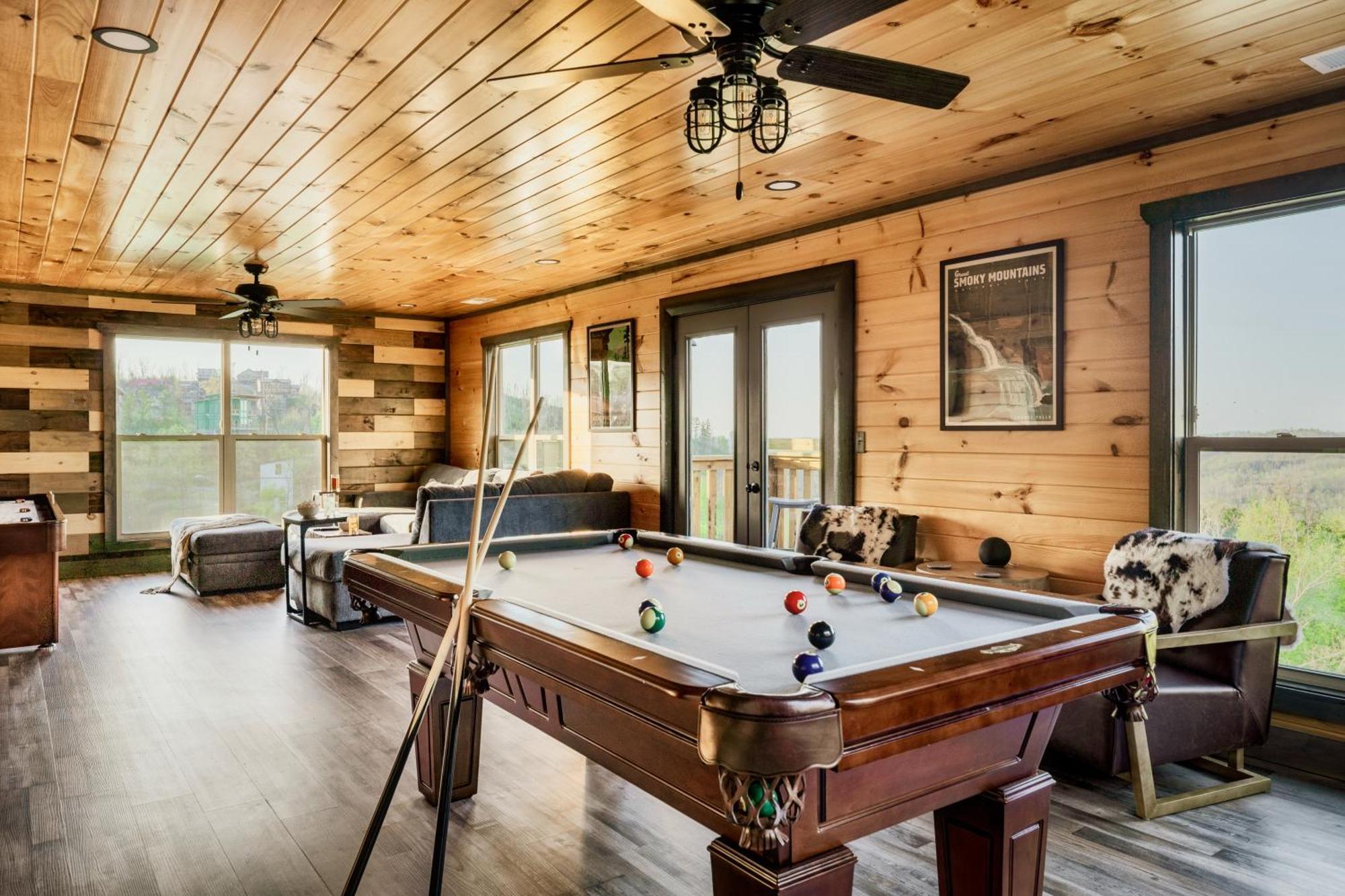 גטלינבורג Mountainscape - Brand New Cabin W Views - Hottub - Firetable - Ps5 - Pooltable - 3 Pools מראה חיצוני תמונה