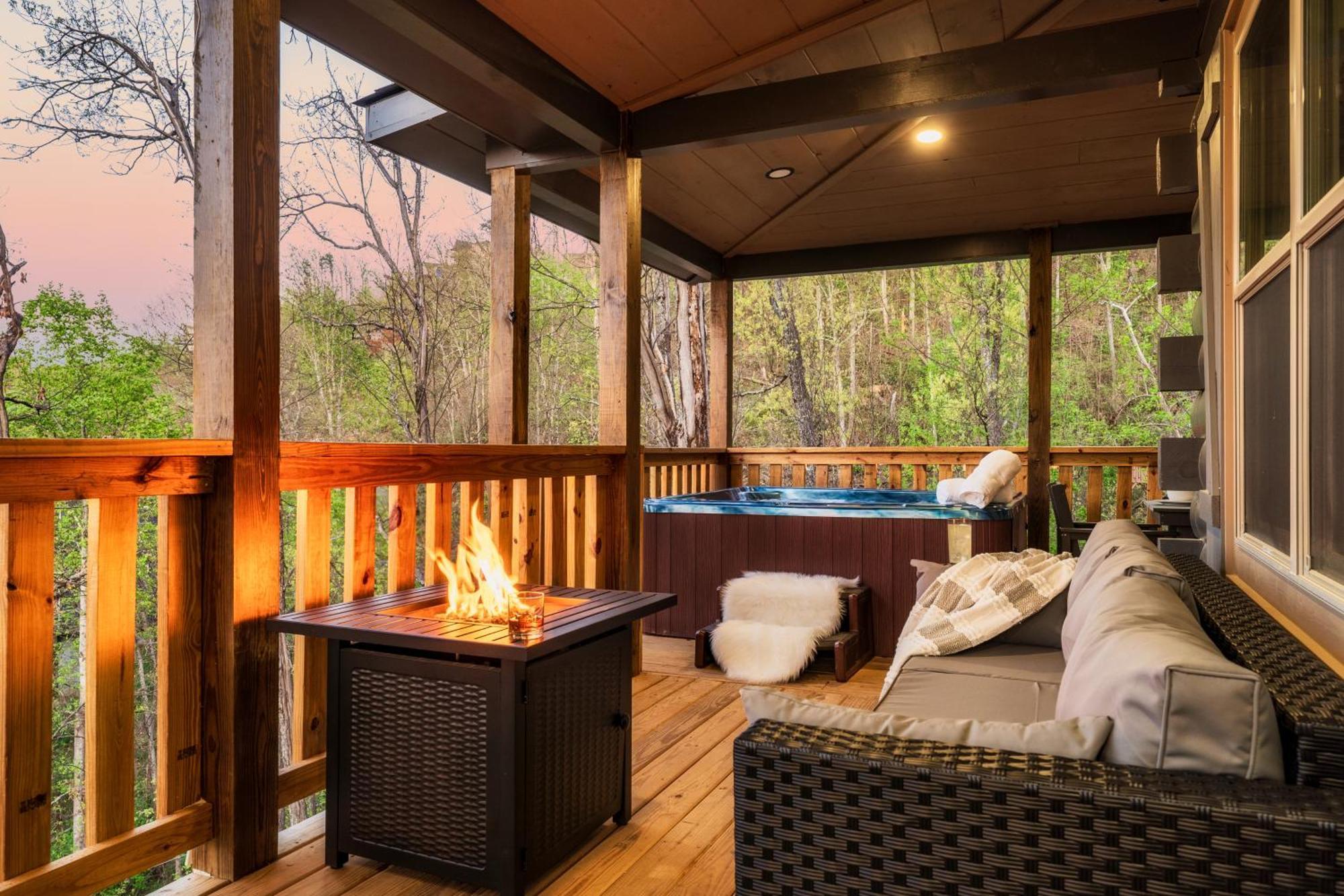 גטלינבורג Mountainscape - Brand New Cabin W Views - Hottub - Firetable - Ps5 - Pooltable - 3 Pools מראה חיצוני תמונה