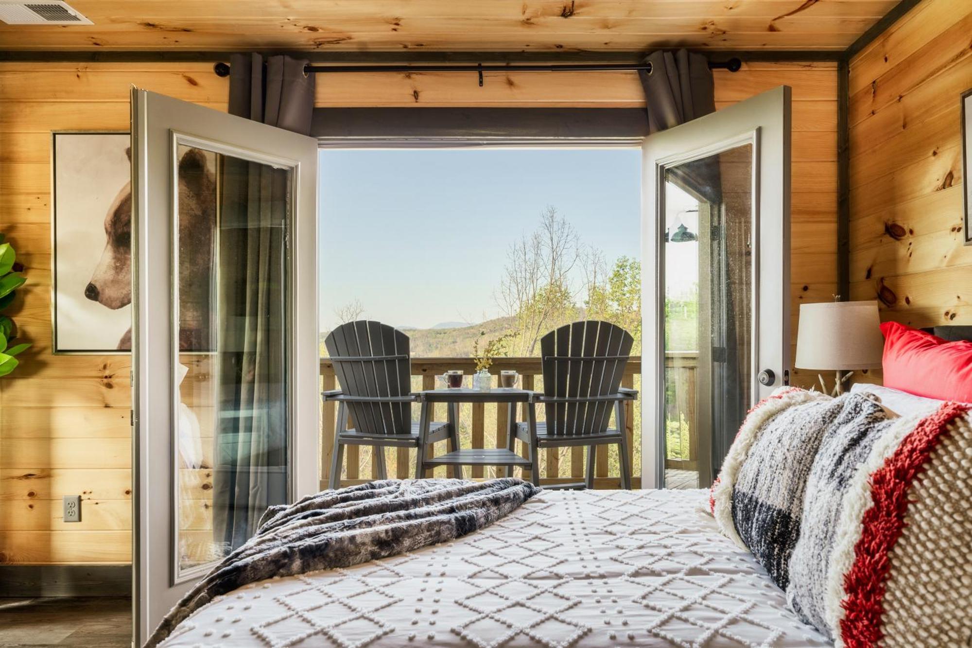 גטלינבורג Mountainscape - Brand New Cabin W Views - Hottub - Firetable - Ps5 - Pooltable - 3 Pools מראה חיצוני תמונה